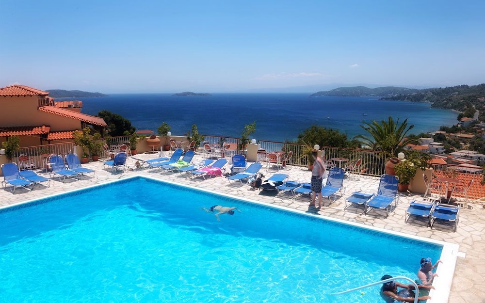 Poseidon Apartments 8/69