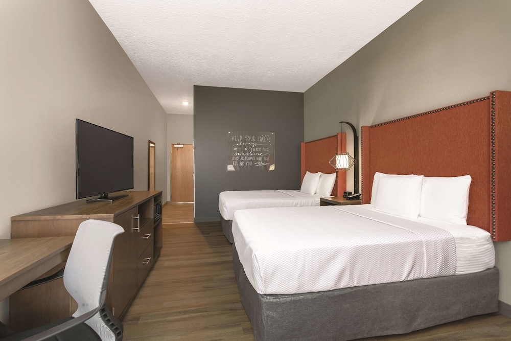 La Quinta Inn and Suites by Wyndham South Jordan 16/42