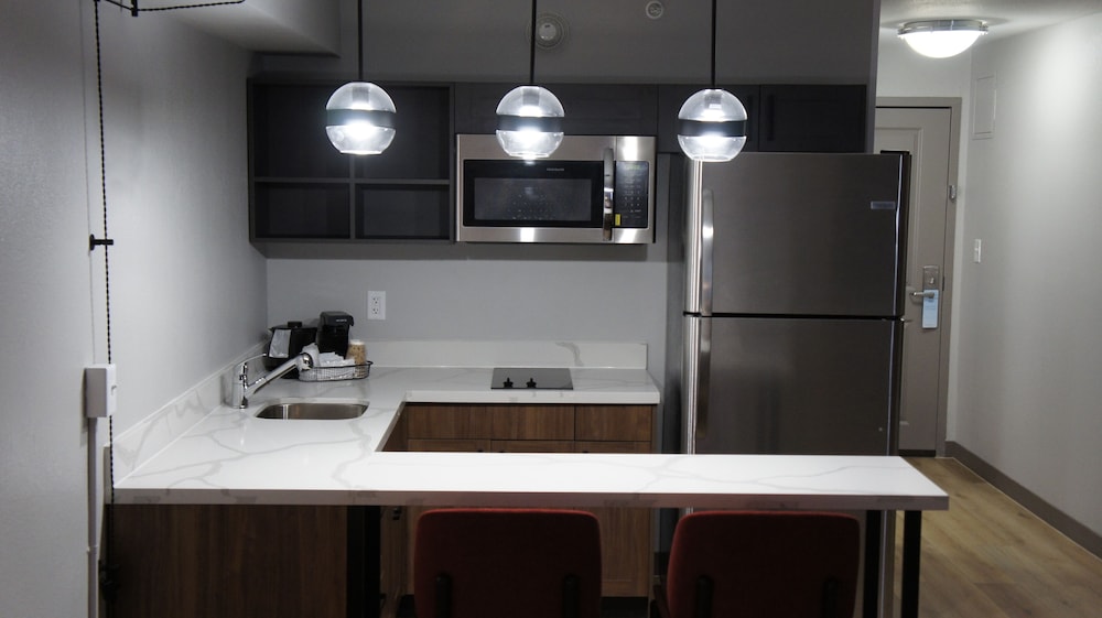 Hawthorn Extended Stay by Wyndham Knoxville 10/46