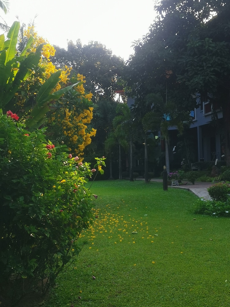 Lanta Intanin Resort 53/64