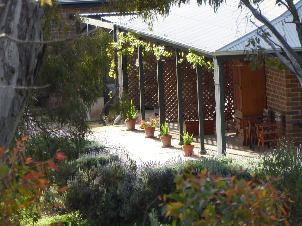 Battunga Bed & Breakfast 2/62