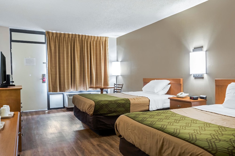 Econo Lodge Live Oak, FL 14/35