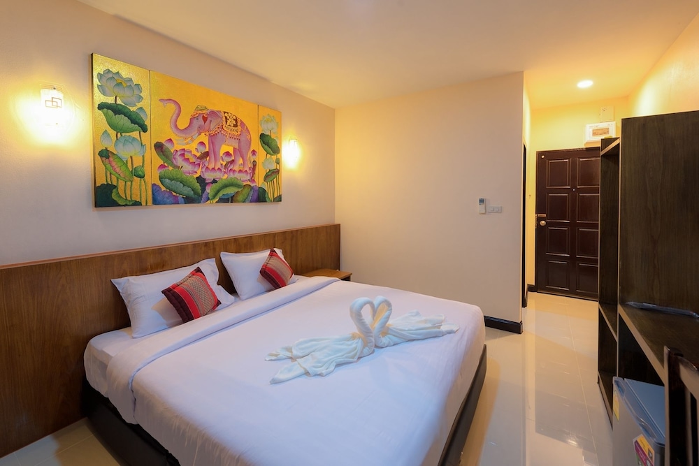 ROOM, DOUBLE BED