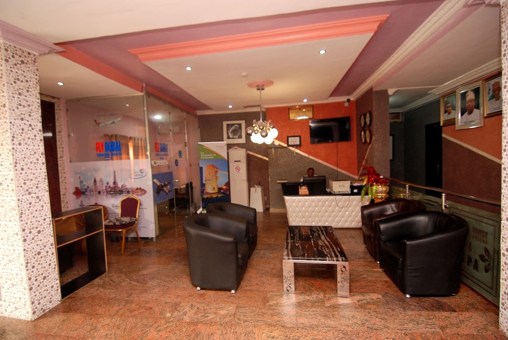 Nest Suite & Spa 11/23