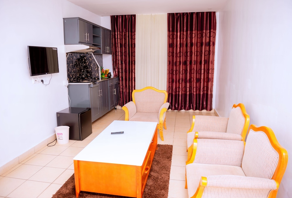 Quiet Haven Hotel 25/50