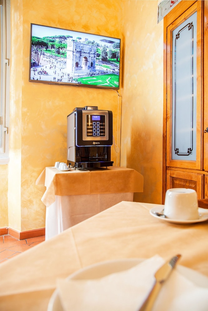 Hotel Costantini 12/73