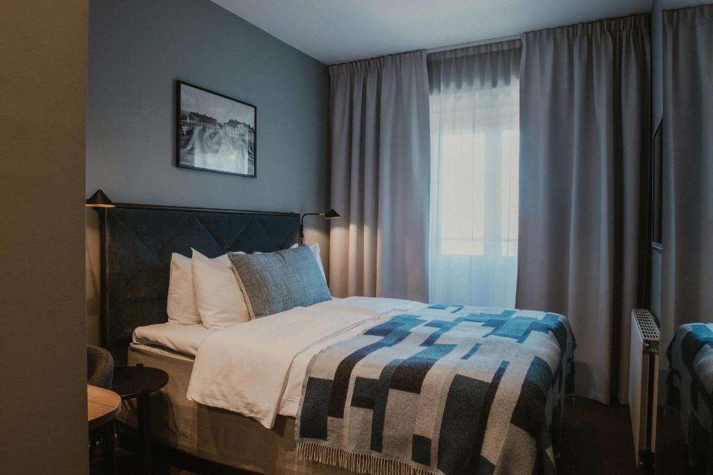 Room, Double Bed