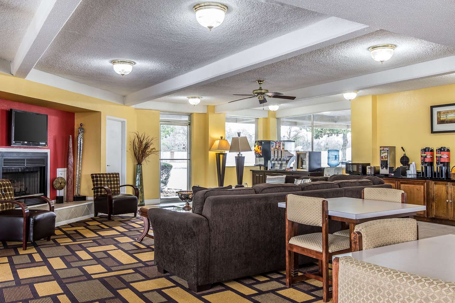 Econo Lodge Byron near Historic District - Warner Robins 5/12