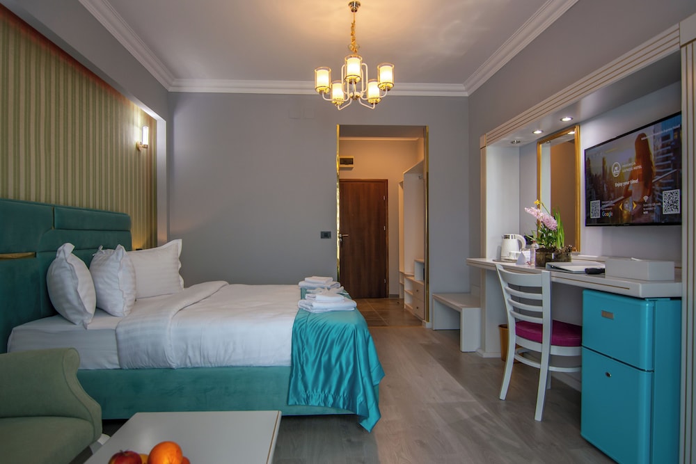 غرفة بريميوم بسرير كوين، PHOENICIA EXPRESS HOTEL 5/10