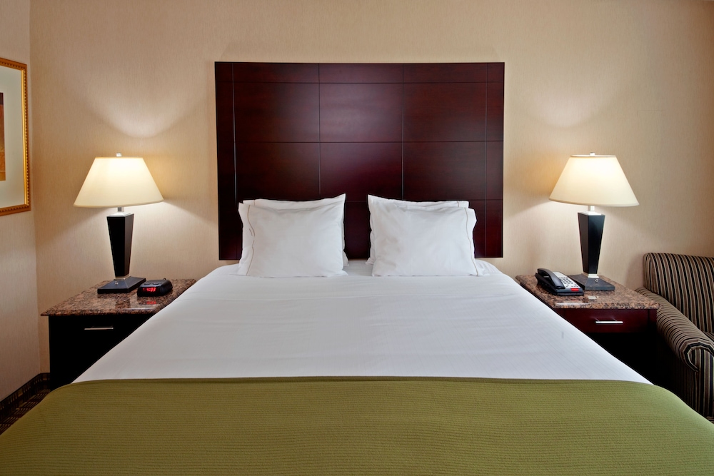 Days Hotel by Wyndham North Bergen /NYC 12/33
