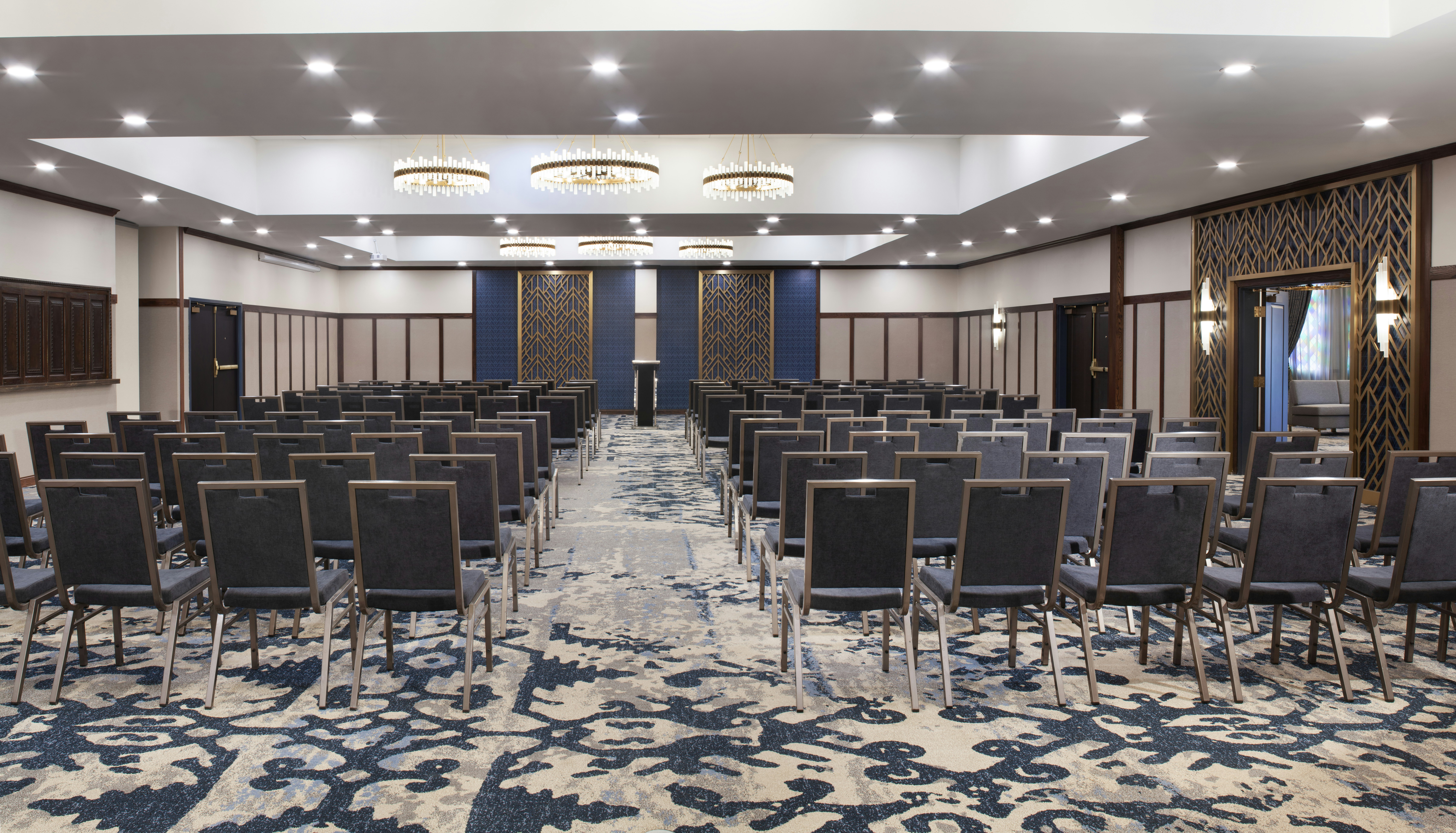 Hotel Royer Urbana Champaign, Tapestry Collection by Hilton 32/38