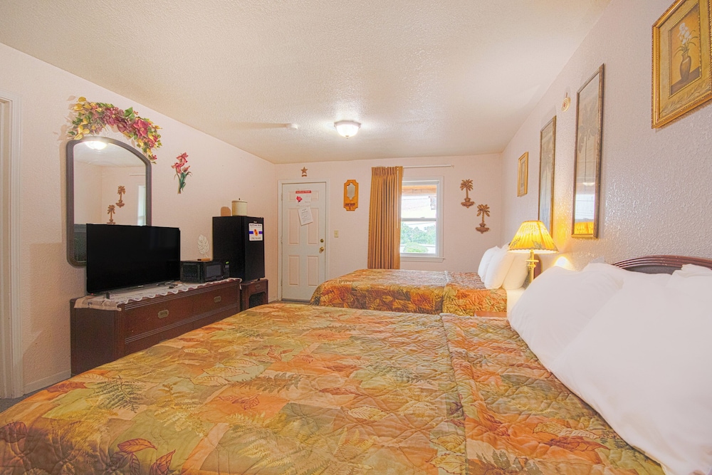 Sunflower Motel Hiawatha By OYO 31/53