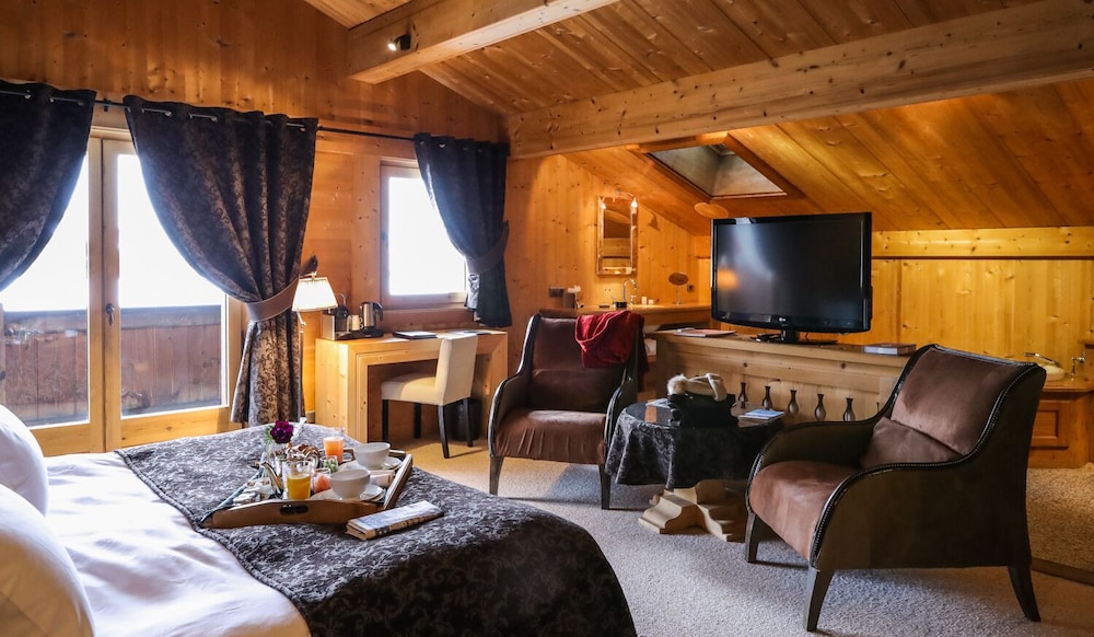 Hôtel Le Fer à Cheval 38/50