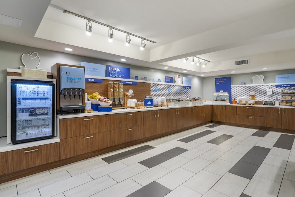 Holiday Inn Express Cape Coral-Fort Myers Area 11/53