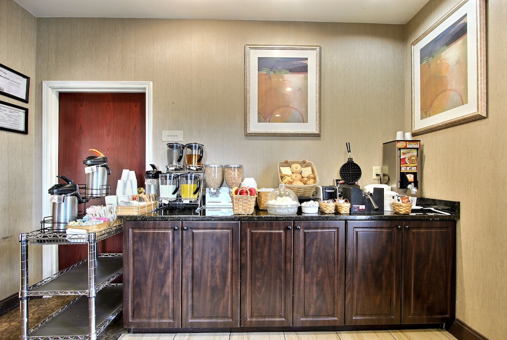 Magnolia Inn Suites 47/50