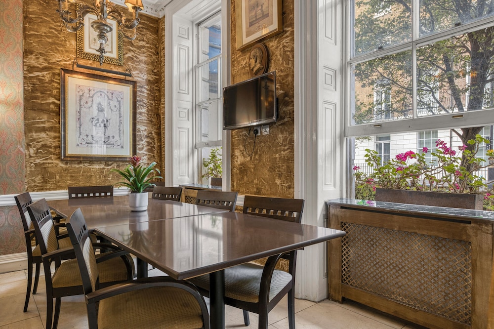Opulence Centra London Hotel 68/75