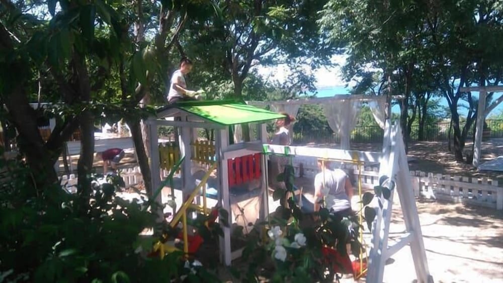 PARADISE BAY RESORT 75/80