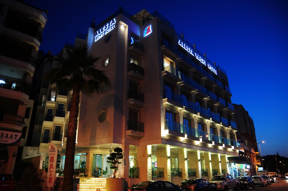 Alesta Yacht Hotel photo5