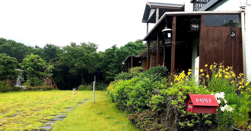Jeju Gotjawal Geomoon Oreum Pension 37/50