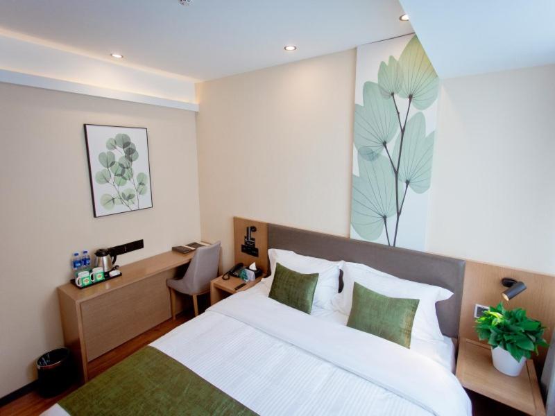 GreenTree Hotel (Kuixing Road Fuyang high speed railway station) 17/33