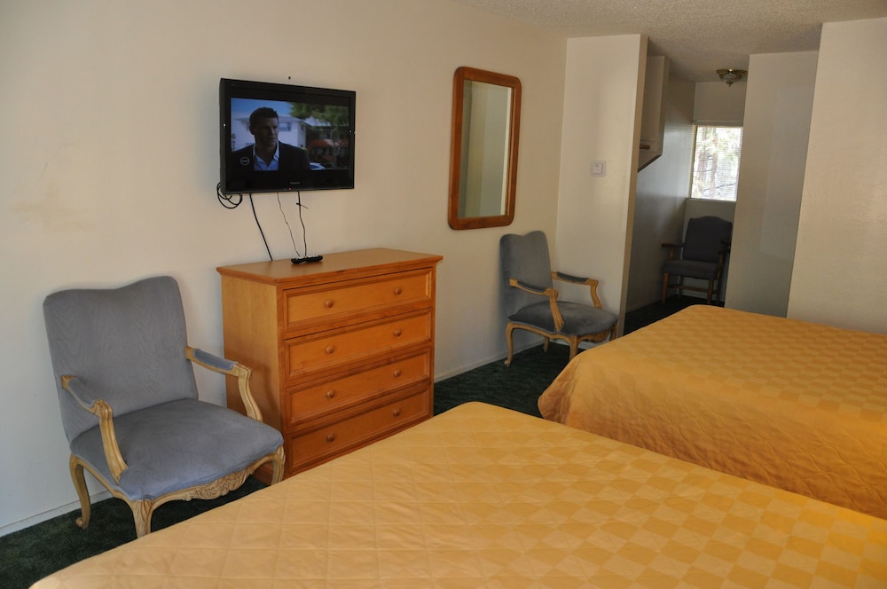 Cedar Inn & Suites 27/64
