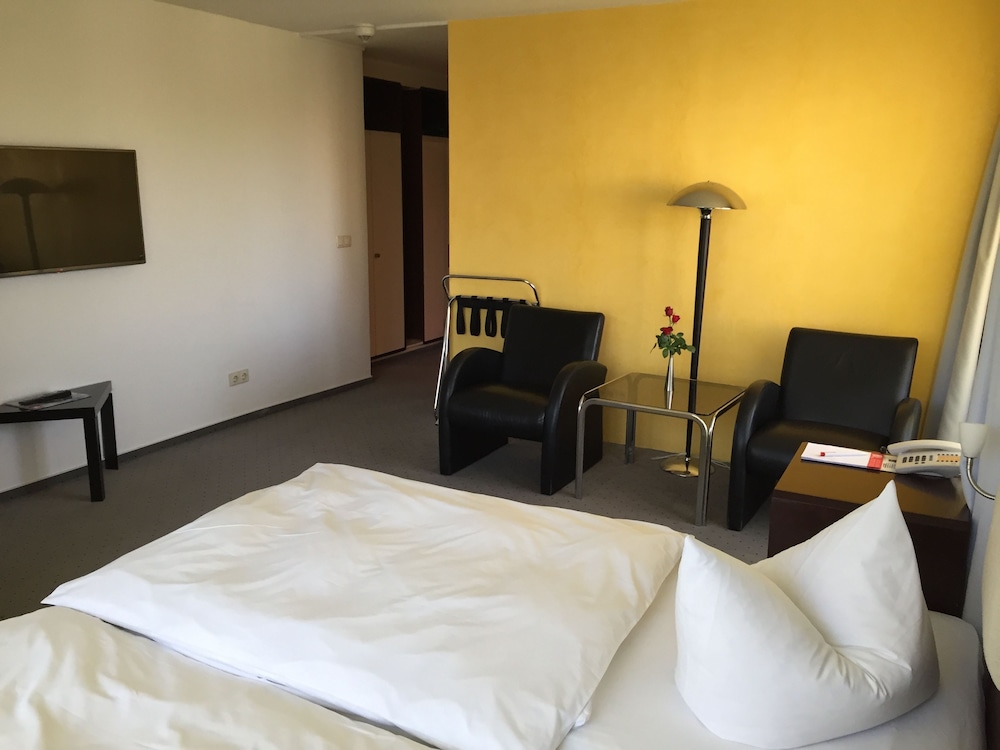 TOP CountryLine Hotel Roth 10/38