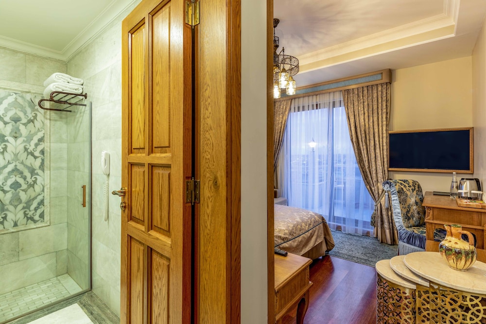 Sultanhan Hotel 63/71