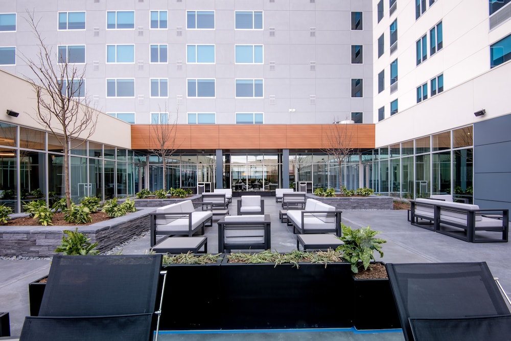ALOFT DALLAS LOVE FIELD 6/34