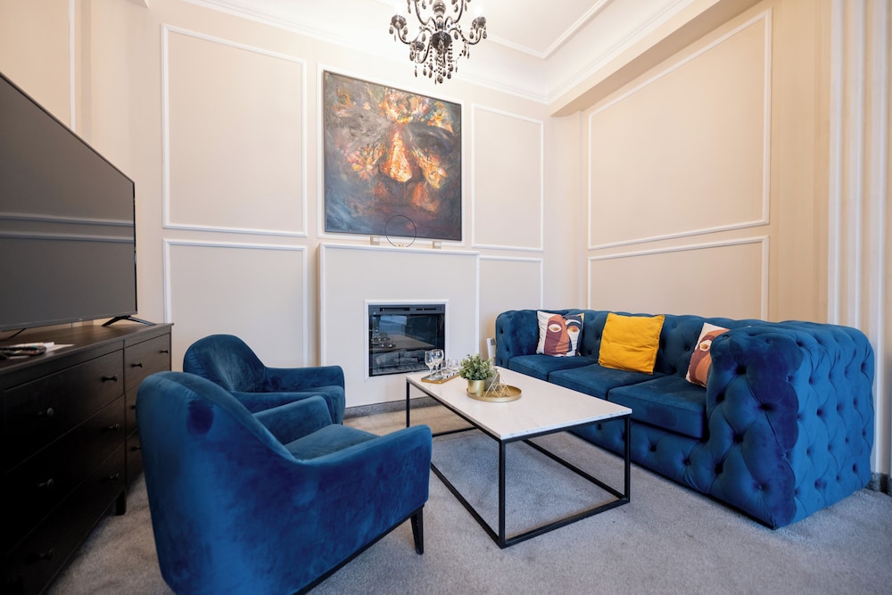 Kings Palace Suites 41/50
