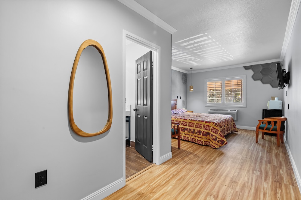 Beverly Inn 44/64