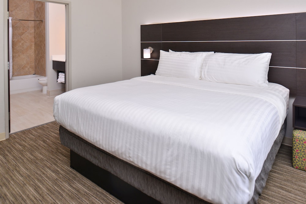 Holiday Inn Express & Suites Corpus Christi-N Padre Island 11/48