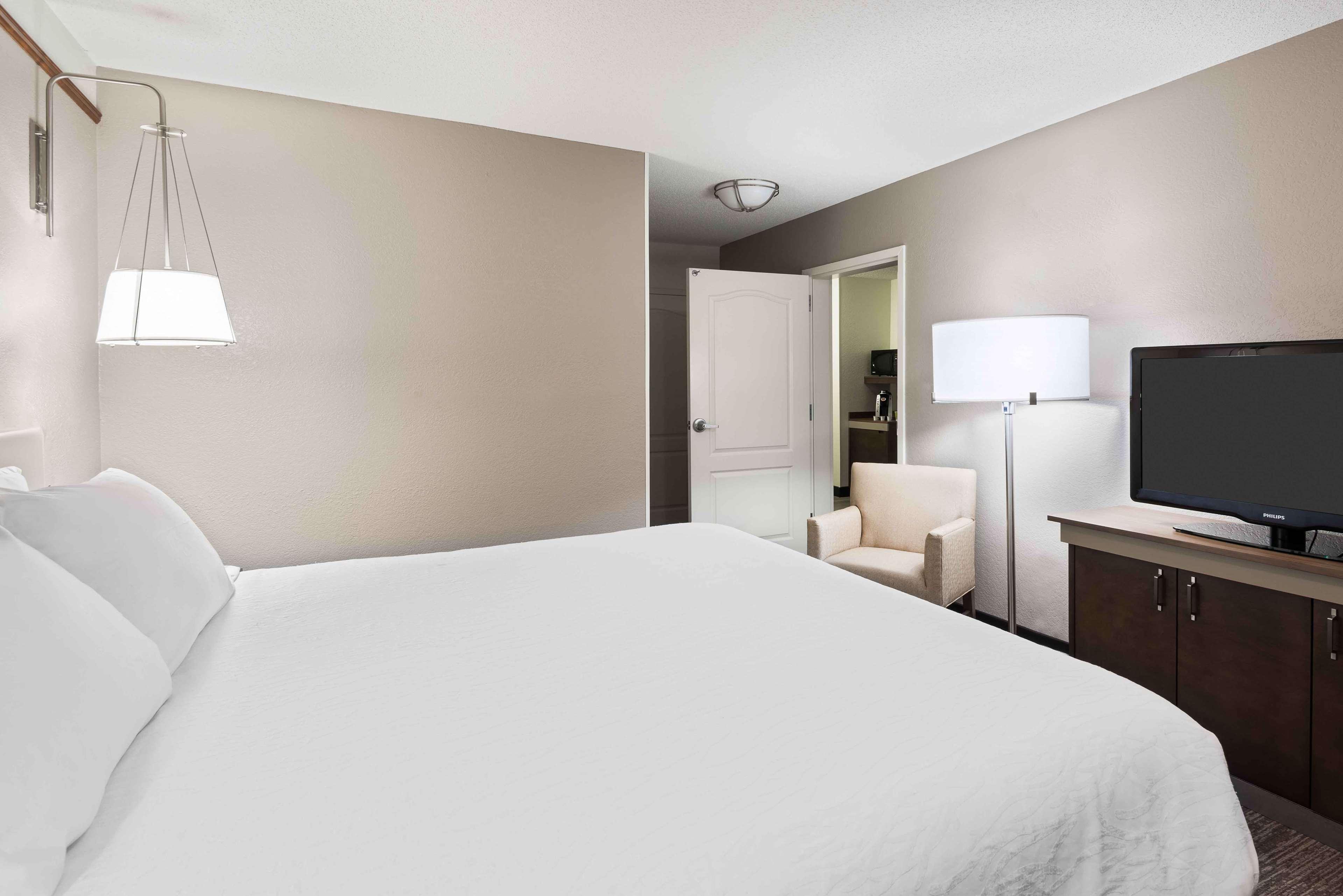 1 BEDROOM, SUITE, KING BED, SOFA