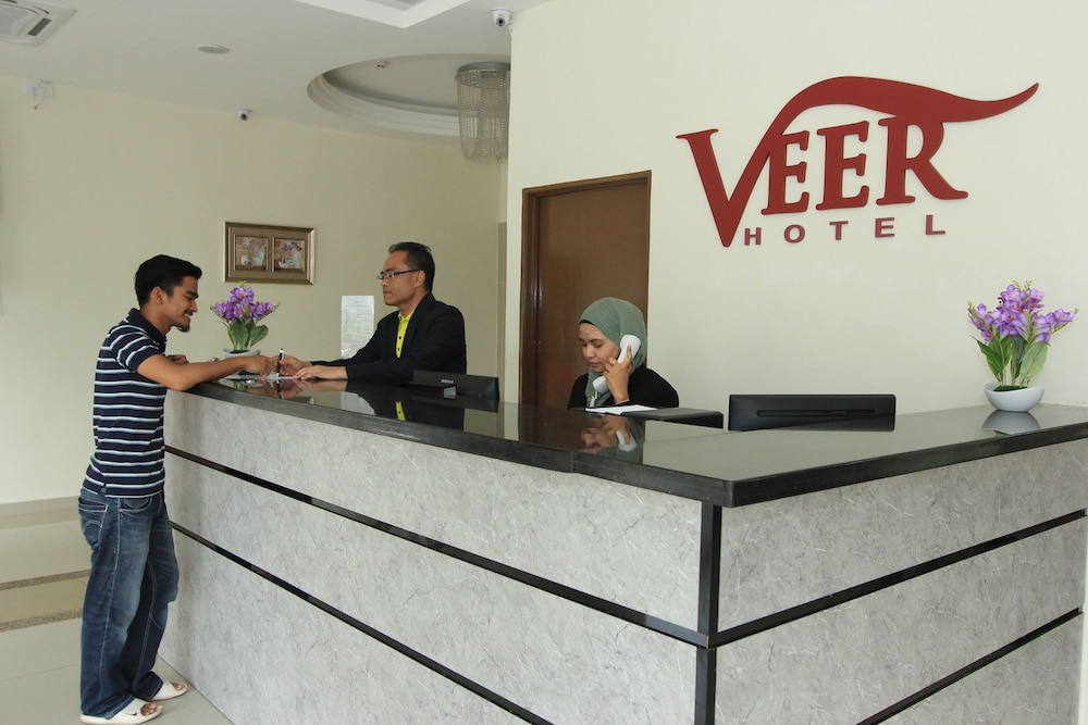 Veer Hotel 4/26