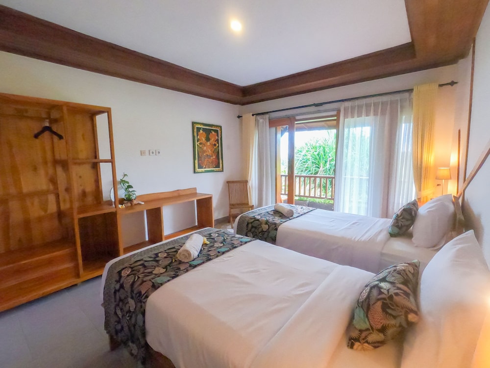 West Break Bali Medewi 8/39