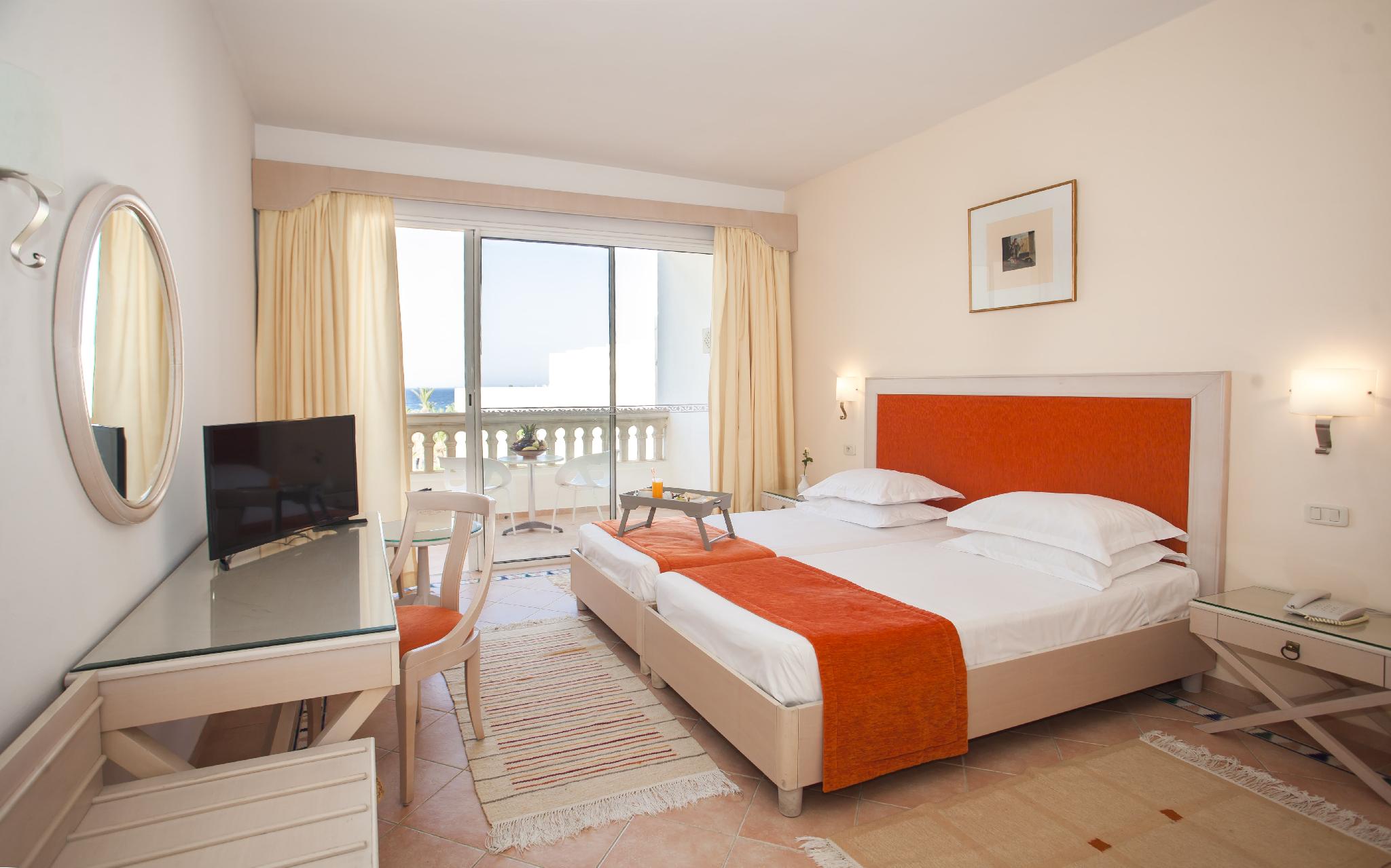 ROOM, TRIPLE