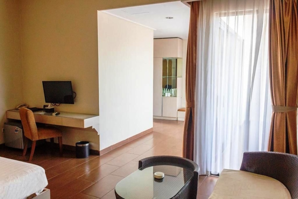 Anugrah Hotel 49/72