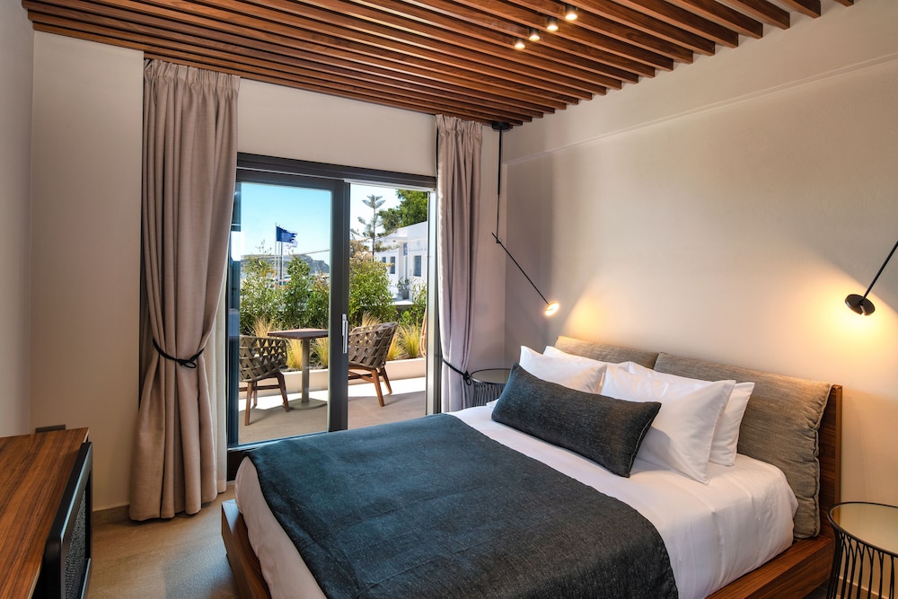 Uma Ray Suites 5/34