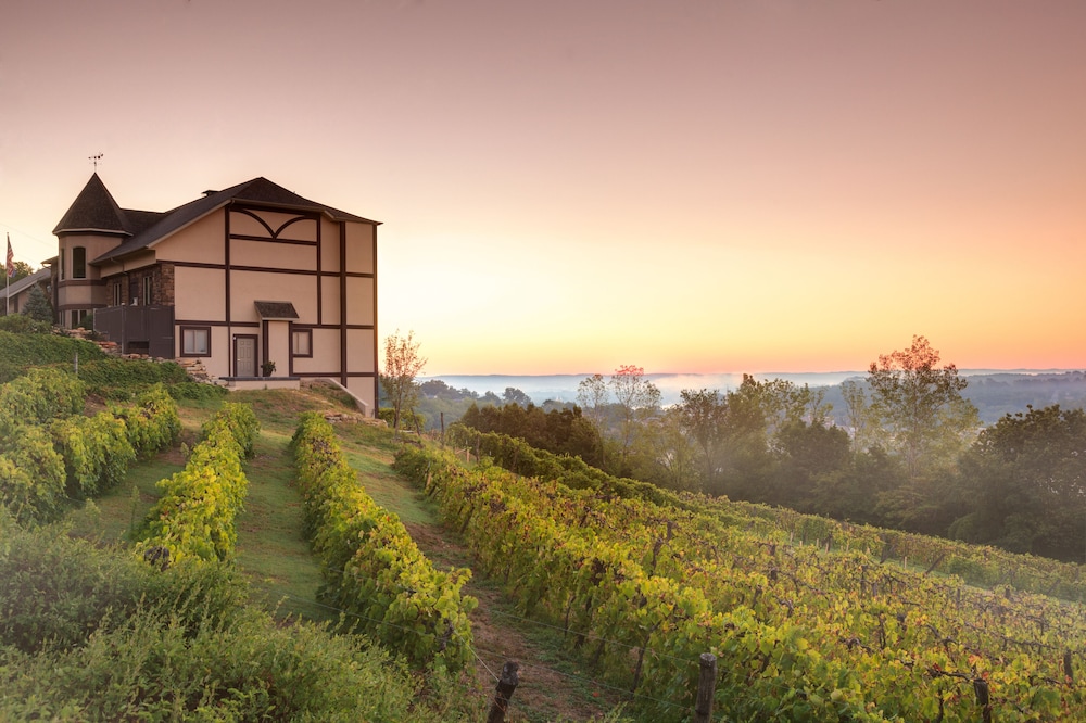 Hermann Hill Vineyard & Inn 2/51