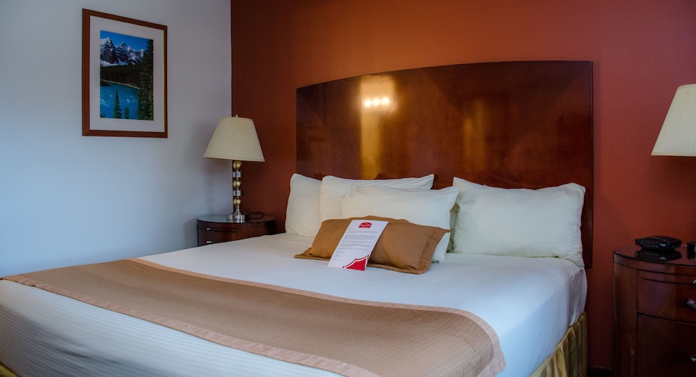 Ramada by Wyndham Medicine Hat 24/75