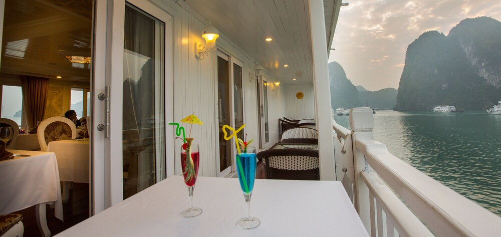Signature Royal Halong Cruise 34/36