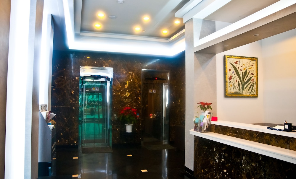 Lex Hotel 12/50
