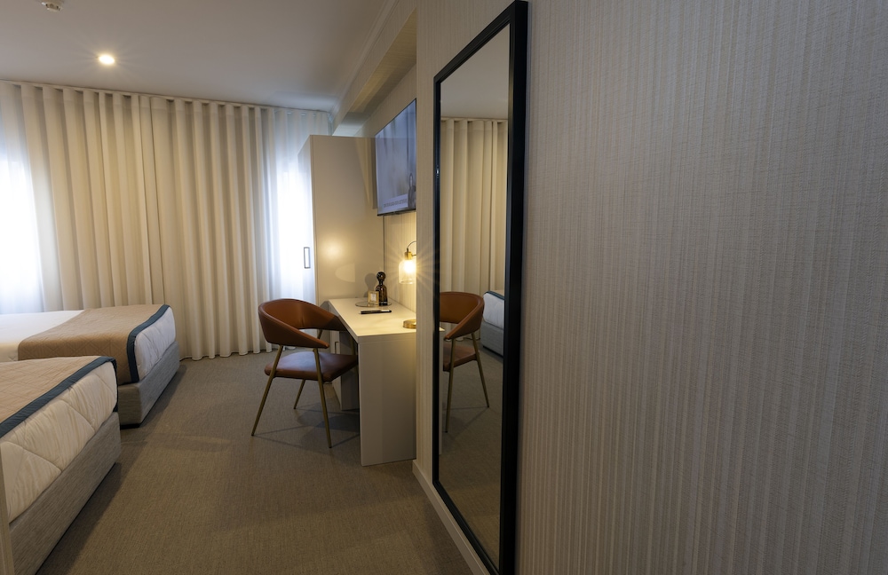 Hotel America 41/50