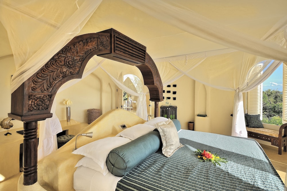 Pool, Pavilion, King Bed, Garden View