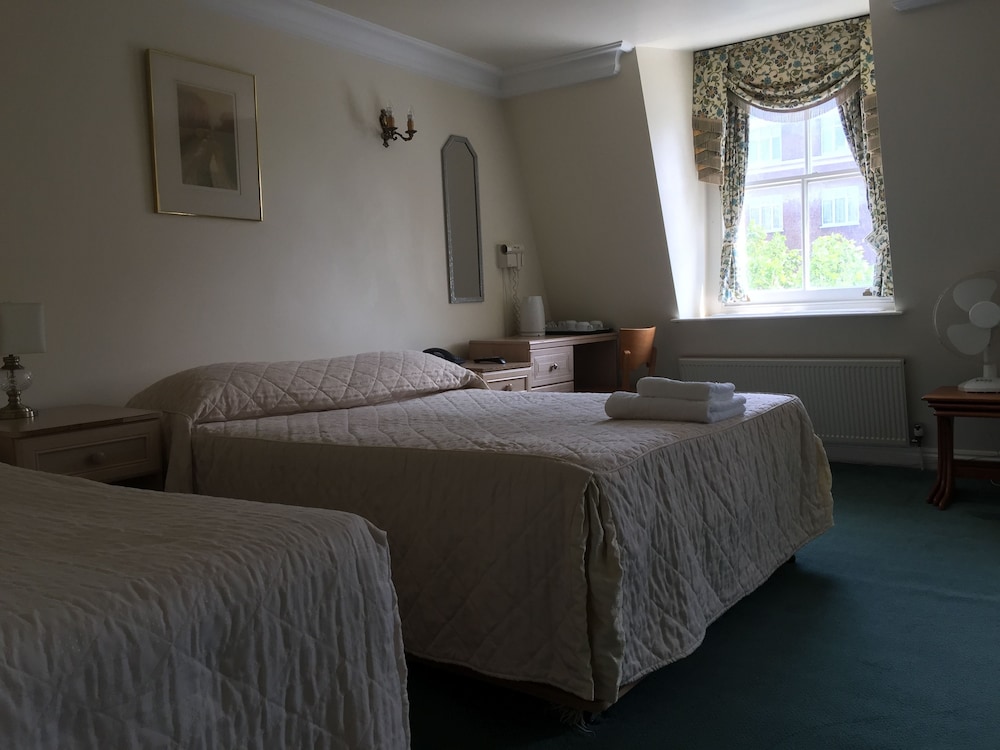 Brompton Hotel 14/60