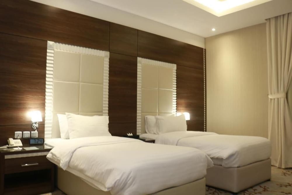 DELUXE, TWIN BEDS