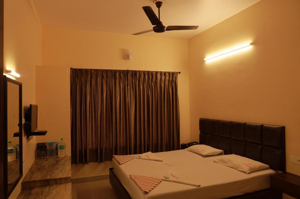 Hotel Maadhini 19/35