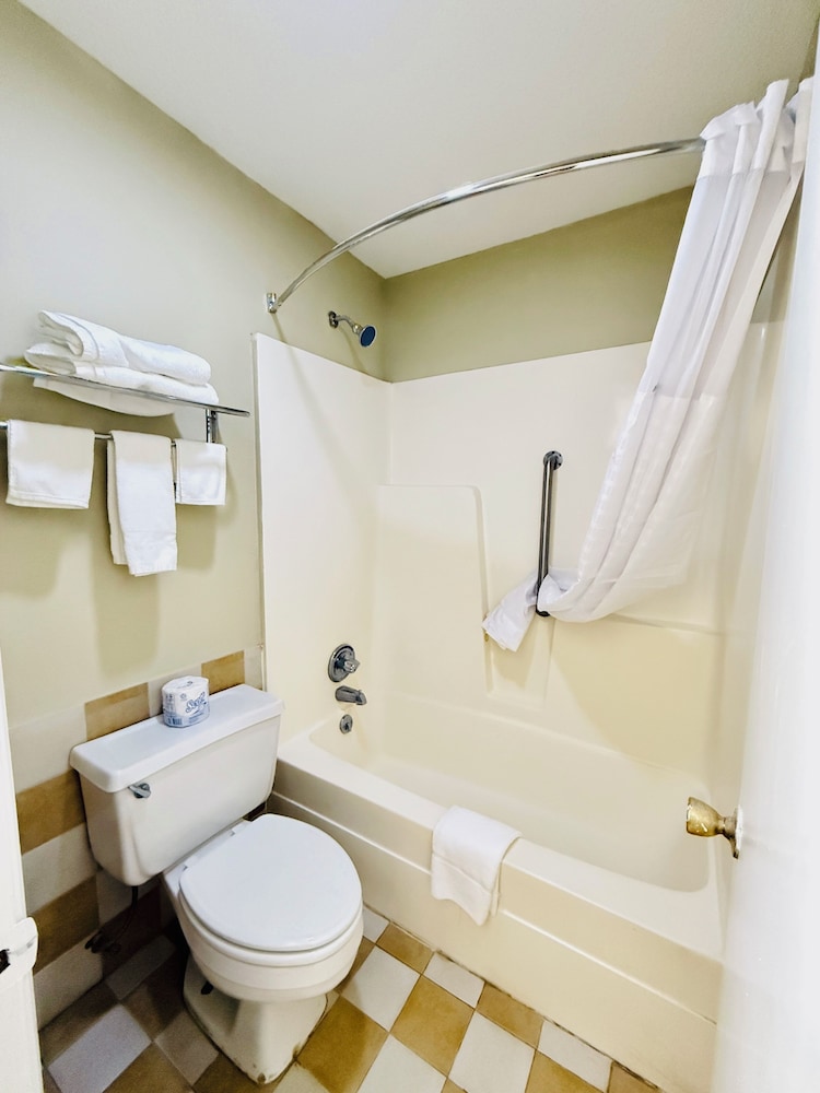 Travelodge by Wyndham Thomasville AL 46/50