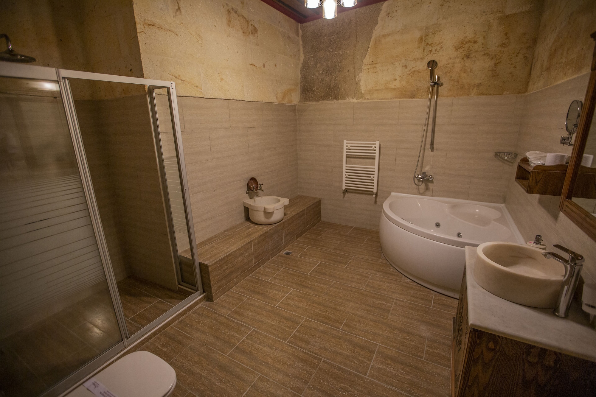 DELUXE, SUITE