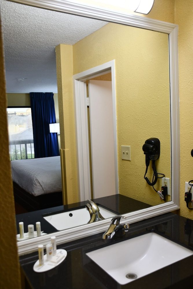 Baymont By Wyndham Macon I-75 22/27