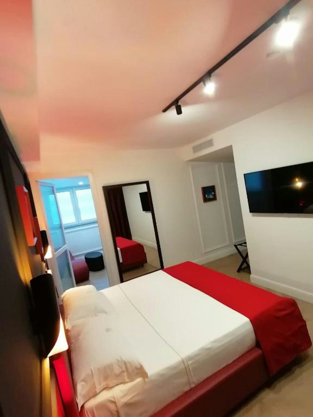 Hotel XBusiness 12/47